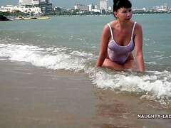 Gros seins, Plantureuse, Seins naturels, De plein air, Public, Russe, Solo, Nénés