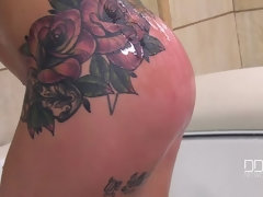 Culo, Cuarto de baño, Universidad, Pies, Coño, Sexo soft, Tatuaje, Tetas