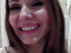 Enthousiasteling, Bruinharig, Aangekleed, Huisgemaakt, Douche, Tieten likken