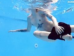 Leie, Arsch, Tussi, Ex freundin, Tätowierung, Jungendliche (18+), Titten, Unter wasser