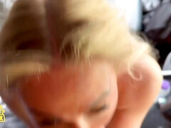 Grosser arsch, Grosse titten, Blondine, Blasen, Vollbusig, Auto, Pov, Titten