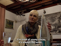 Grosser arsch, Grosse titten, Vollbusig, Tschechisch, Reif, Im freien, Pov, Titten