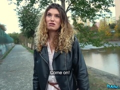 Blonde, Sucer une bite, Doigter, Branlette thaïlandaise, Seins naturels, De plein air, Public, Chatte