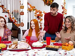 Grosser arsch, Grosser schwanz, Grosse titten, Blasen, Hundestellung, Frau frau mann, Rotschopf, Dürr