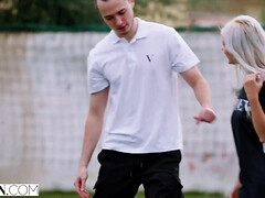 Grote lul, Blond, Pijpbeurt, Diep in de keel, Handbeurt, Natuurlijke tieten, Student, Tieten likken