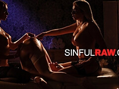 Fetiche, Hd, Lamidas, Mamá, Estrella porno, Coño, Medias largas, Trio