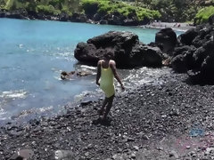 Enthousiasteling, Buiten, Openbaar, Kut duiken, Geschoren, Spuiten, Tieten likken, Nat