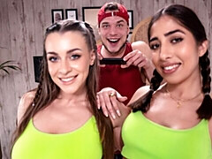 18 jaar, Grote kont, Grote mammen, Pijpbeurt, Hondjeshouding, 1 man 2 vrouwen, Mager, Tiener