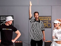 Blond, Pijpbeurt, Hondjeshouding, Handbeurt, Moeder die ik wil neuken, Sportoefening, Tieten likken