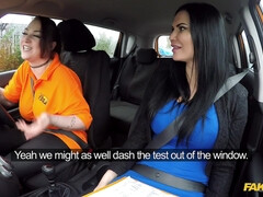 Grosse titten, Braunhaarige, Vollbusig, Auto, Pummelig, Fingern, Lesbisch, Nackt