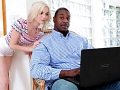 Grosse bite, Blonde, En levrette, Seins naturels, Petite femme, Cheveux courts, Maigrichonne, Nénés