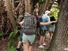 Voiture, Dingue, Bâillonner, Branlette thaïlandaise, Interracial, Masturbation, De plein air, Cheveux courts