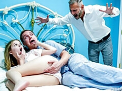 Grosse bite, Sucer une bite, En levrette, Seins naturels, Orgie, Petite femme, Adolescente, Nénés