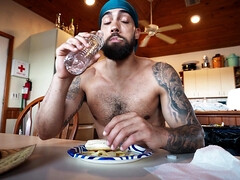 Diep in de keel, Lul, Sperma in gezicht, Fetisj, Handbeurt, Interraciaal, Natuurlijke tieten, Kut duiken