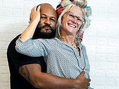 Extreem, Sperma in gezicht, Vuisten, Brillen, Interraciaal, Rijpe lesbienne, Ruw, Mager