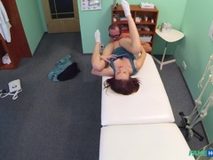 Amateur, Anal, Sucer une bite, Médecin, En levrette, Doigter, Bureau, Uniforme