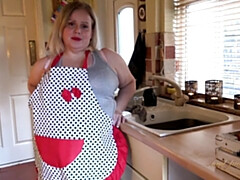 Gros cul, Gros seins, Blonde, Britannique, Plantureuse, Rondelette, Pov, Épouse