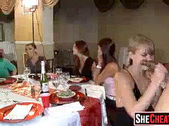 素人, 黒人, フェラチオ, 着衣女と全裸男, エロ熟女, フェムドム, 淫乱熟女, パーティ