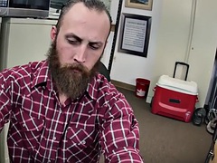 Black boss gives IR a try to white dude