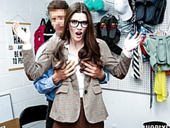 18 años, Culo grande, Tetas grandes, Mamada, Morena, Estilo perrito, Oficina, Flaco