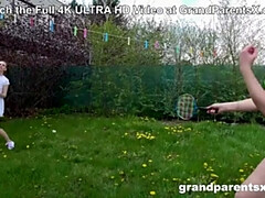 Oudere vrouw, Hondjeshouding, Kwartet, Opa, Rijpe lesbienne, Kut duiken, Strak, Tieten likken