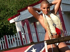 Culo grande, Tetas grandes, Granja, Desnudo, Al aire libre, Flaco, Solo, Estriptis