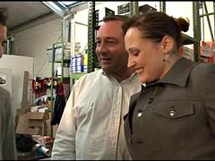 Anaal, Lieveling, Bruinharig, Handbeurt, Rijpe lesbienne, Stiefmoeder, Tiener, Tieten likken