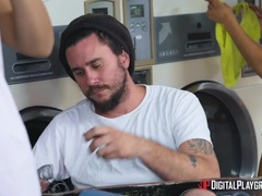 舐める尻, ブロンド, 茶髪の, ラティーナ, 自然山雀, ピアス, タトゥー, オッパイの