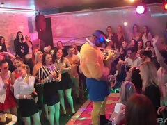 ブロンド, フェラチオ, ヨーロピアン, 眼鏡, 異人種間, 下着, ピアス, タトゥー