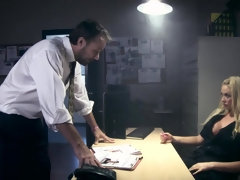 Grosser schwanz, Grosse titten, Blondine, Blasen, Spermaladung, Natürlichen titten, Büro, Polizei