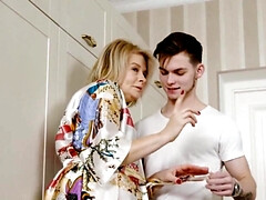 18 ans, Gros seins, Blonde, Époux mari, Mature, Mère que j'aimerais baiser, Russe, Épouse