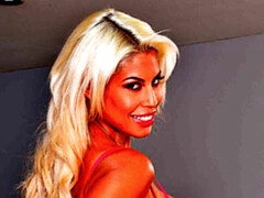Gros seins, Blonde, Sucer une bite, En levrette, Branlette thaïlandaise, Mère que j'aimerais baiser, Jarretelles, Dénudage