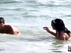 Любители, Пляж, Брюнетки, Еда, Лесбиянка, Голышом, На природе, Влажная