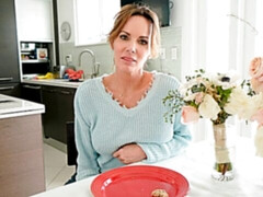 Grosser arsch, Grosser schwanz, Grosse titten, Blasen, Hundestellung, Milf, Rasiert, Kurzes haar