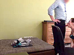 Blasen, Braunhaarige, Tschechisch, Erstes mal, Lecken, Geld, Büro, Jungendliche (18+)
