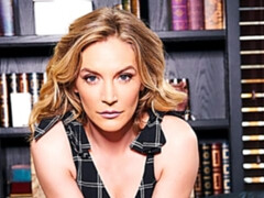 Pijpbeurt, Hondjeshouding, Vingeren, Handbeurt, Zoenen, Slipje, Tiener, Tieten likken