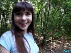 18 ans, Grosse bite, Sucer une bite, Hard, Public, Adolescente
