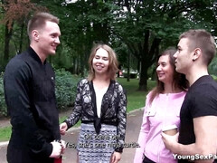 Blasen, Flotter vierer, Freundin, Natürlichen titten, Muschi, Rasiert, Jungendliche (18+), Hure