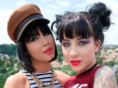 Sucer une bite, Interracial, Lingerie, Orgie, Fête, Rasée, Adolescente, Nénés
