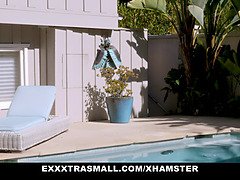 Américain, Bikini, Sucer une bite, Tir de sperme, Poilue, Piscine, Criant, Tatouage