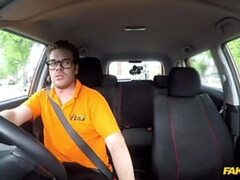 Enthousiasteling, Grote mammen, Pijpbeurt, Auto, Hondjeshouding, Sperma in gezicht, Gezichtspunt