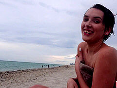 18 jahre, Braunhaarige, Aufs gesicht abspritzen, Kurzes haar, Dürr, Titten