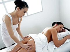 Vingeren, Zoenen, Lesbisch, Masseren, Masturbatie, Kut duiken, Strippen, Tieten likken