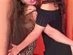 18 jaar, Enthousiasteling, Bruinharig, Huisgemaakt, Lesbisch, Likken, Ondergoed, Orgasme