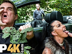 Verga grande, Tetona, Coche, Pareja, Maduro, Madres para coger, Medias largas, Extraño