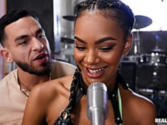 素人, デカチン, デカパイ, フェラチオ, 茶髪の, バック, 黒人, ガリガリ