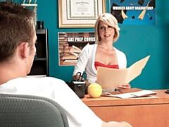 Grosser arsch, Grosser schwanz, Grosse titten, Blondine, Blasen, Milf, Büro, Kurzes haar