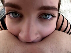 18 ans, Grosse bite, Gros seins, Sucer une bite, Brunette brune, En levrette, Maigrichonne, Adolescente