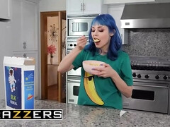 Jewelz Blu flirts with her brother's mate Small Hands then lets him fuck her in the room - brazzers