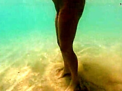 Playa, Ama de casa, Maduro, Madres para coger, Desnudo, Bragas, Piscina, Bajo el agua